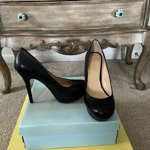 Super cute Jessica Simpsons patent leather heels